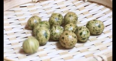 Tabakta kızarmış fıstık.