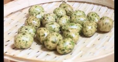 Tabakta kızarmış fıstık.