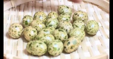 Tabakta kızarmış fıstık.