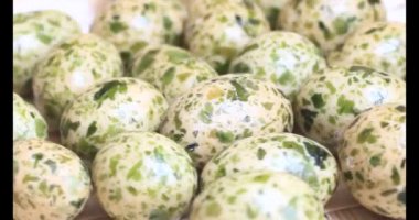 Tabakta kızarmış fıstık.