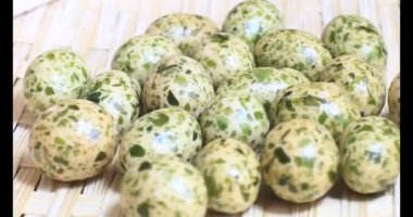 Tabakta kızarmış fıstık.