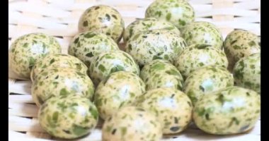 Tabakta kızarmış fıstık.