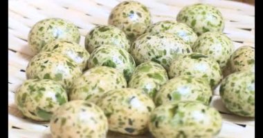 Tabakta kızarmış fıstık.