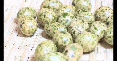 Tabakta kızarmış fıstık.