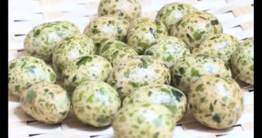 Tabakta kızarmış fıstık.