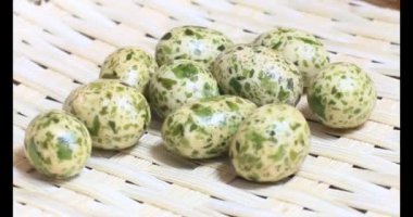 Tabakta kızarmış fıstık.