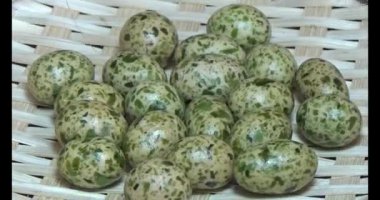 Tabakta kızarmış fıstık.