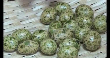 Tabakta kızarmış fıstık.