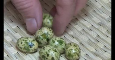 Tabakta kızarmış fıstık.