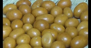 Tabakta kızarmış fıstık.