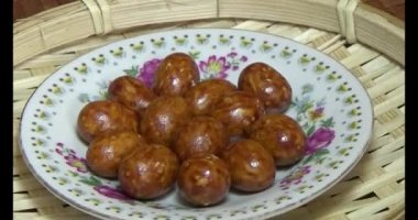 Tabakta kızarmış fıstık.