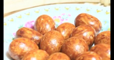 Tabakta kızarmış fıstık.