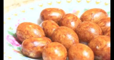 Tabakta kızarmış fıstık.