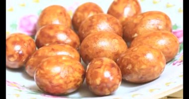 Tabakta kızarmış fıstık.