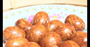 Tabakta kızarmış fıstık.