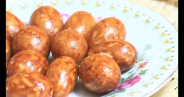 Tabakta kızarmış fıstık.