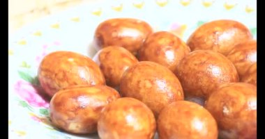 Tabakta kızarmış fıstık.