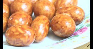 Tabakta kızarmış fıstık.