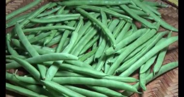 Tabaktaki bezelyeler