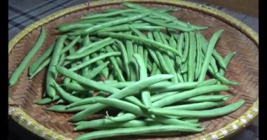 Tabaktaki bezelyeler