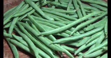 Tabaktaki bezelyeler