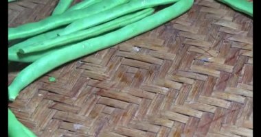 Tabaktaki bezelyeler