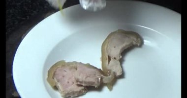 kaynamış domuz budu eti