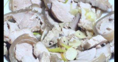 kaynamış domuz budu eti