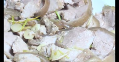 kaynamış domuz budu eti