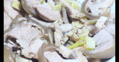 kaynamış domuz budu eti