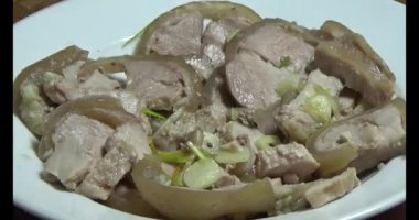 kaynamış domuz budu eti