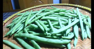 Tabaktaki bezelyeler