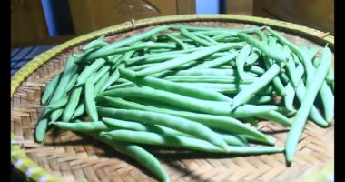 Tabaktaki bezelyeler