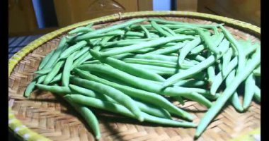 Tabaktaki bezelyeler