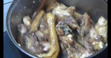 Vietnam 'da yeni yıl yemeği. Vietnam 'da yemek. Aile üyeleri yemek yemek için bir araya gelir.