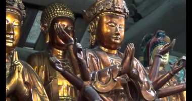 30 Mart 2025, Diatanngphilai Pagoda. Liemson, Thanhliem, Hanam, Vietnam. Diatanngphilai Pagoda eski bir pagoda. Yılın başında birçok insan ailelerine ve yaşamlarına şans dilemek için tapınağa gelir.