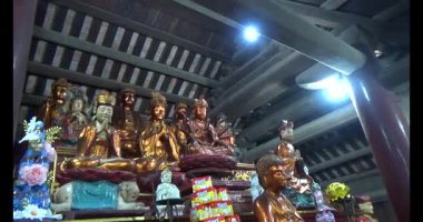 30 Mart 2025, Diatanngphilai Pagoda. Liemson, Thanhliem, Hanam, Vietnam. Diatanngphilai Pagoda eski bir pagoda. Yılın başında birçok insan ailelerine ve yaşamlarına şans dilemek için tapınağa gelir.