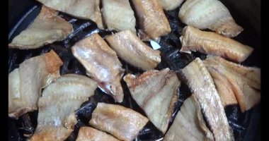 Izgara kurutulmuş balık.