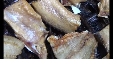 Izgara kurutulmuş balık.