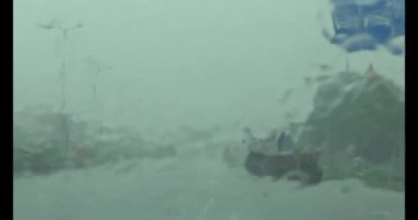 Yağmurda araba kullanırken