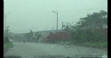 Yağmurda araba kullanırken