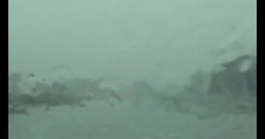 Yağmurda araba kullanırken