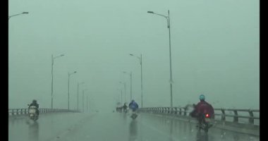 Yağmurda araba kullanırken