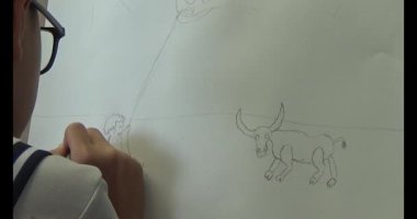 4 Haziran 2025. Van An, Chi Linh, Hai Duong, Vietnam. çizim sınıfında