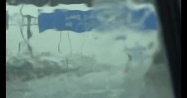 Yağmurda araba kullanırken