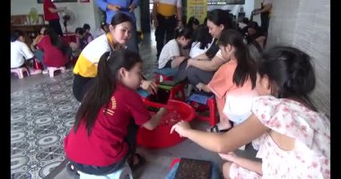 Haziran 07, 2025. Van An, Chi Linh, Hai Duong, Vietnam. Çocuklar geleneksel resimler çiziyor