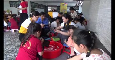 Haziran 07, 2025. Van An, Chi Linh, Hai Duong, Vietnam. Çocuklar geleneksel resimler çiziyor