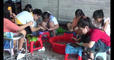 Haziran 07, 2025. Van An, Chi Linh, Hai Duong, Vietnam. Çocuklar geleneksel resimler çiziyor