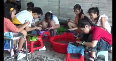 Haziran 07, 2025. Van An, Chi Linh, Hai Duong, Vietnam. Çocuklar geleneksel resimler çiziyor