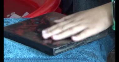 Haziran 07, 2025. Van An, Chi Linh, Hai Duong, Vietnam. Çocuklar geleneksel resimler çiziyor